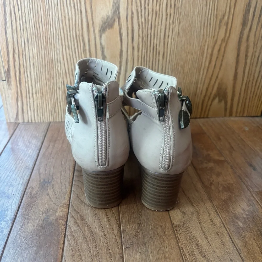 Women’s heels size 8 - Picture 2 of 8